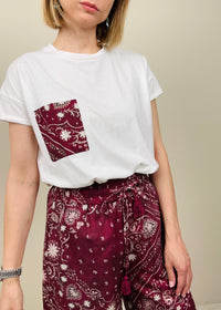 T-shirt con taschino bandana bordeaux