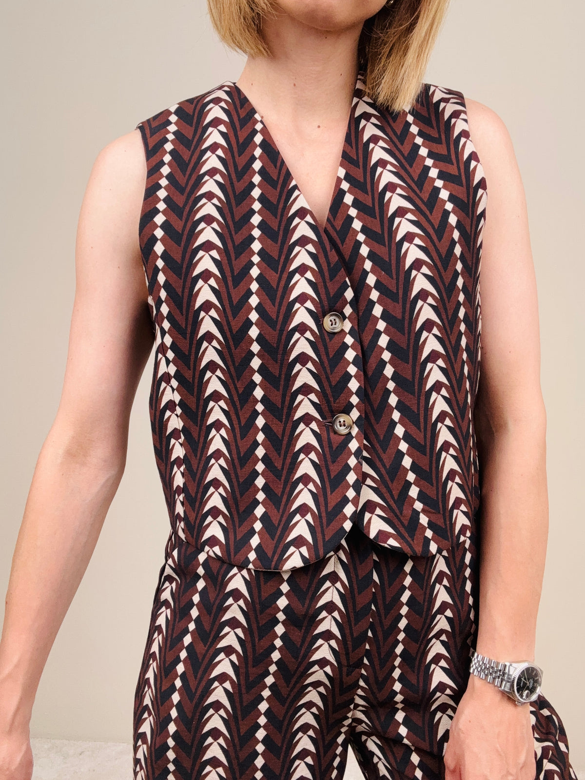 Gilet in fantasia geometrica cacao