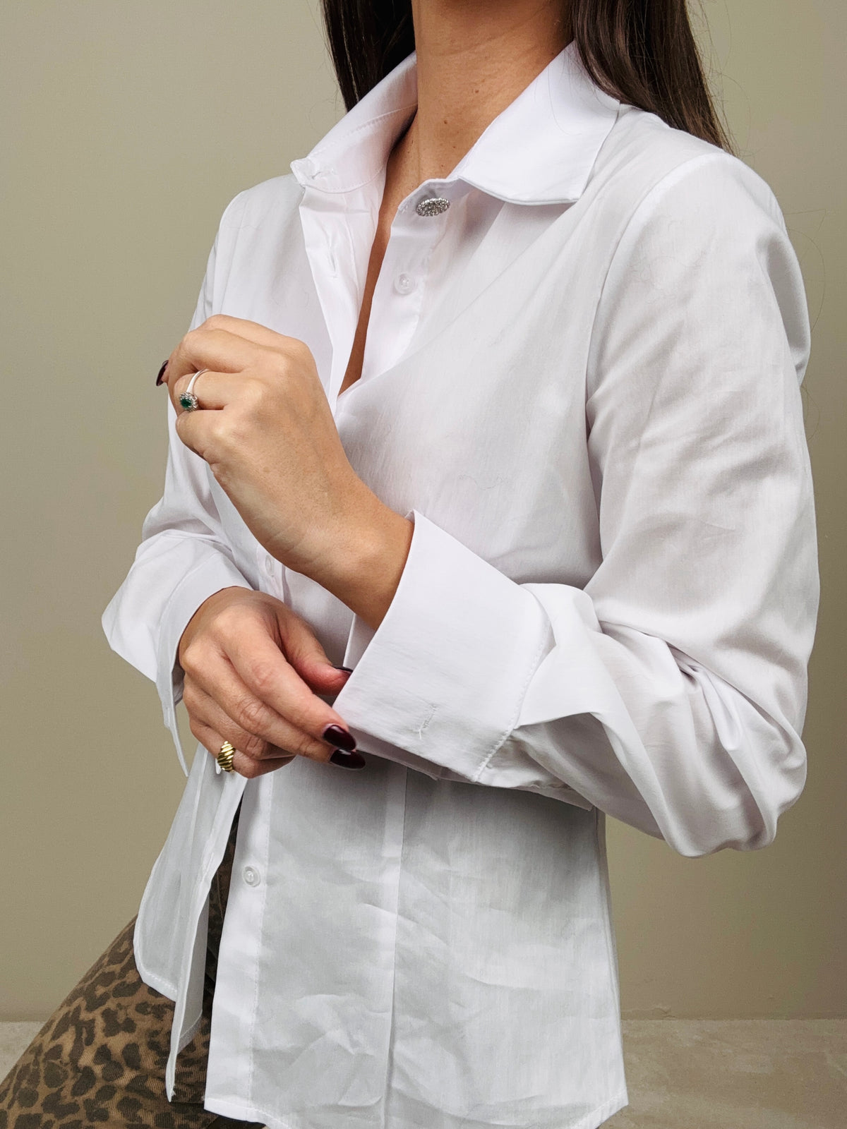 Camicia in cotone con bottone gioiello