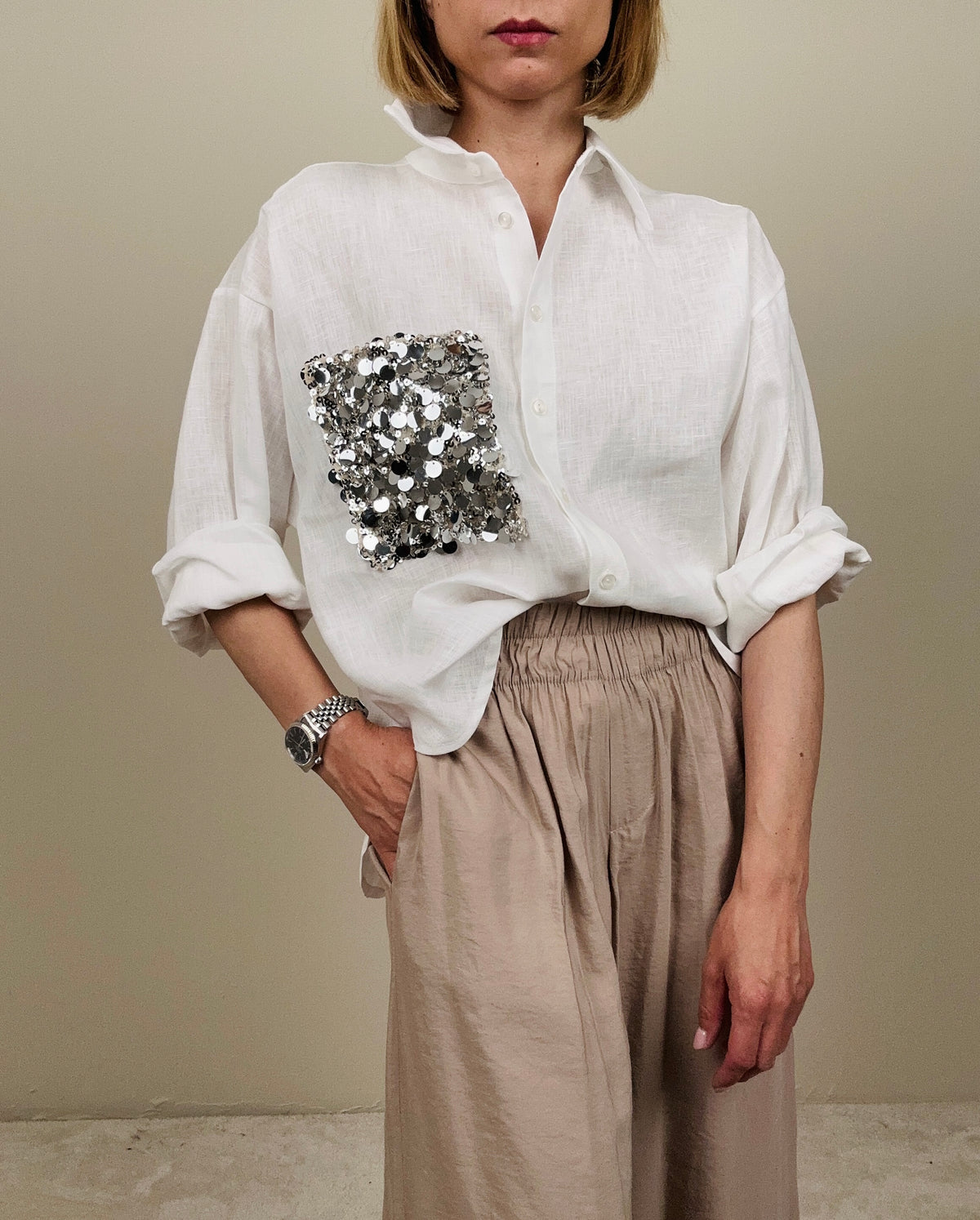 Camicia in lino bianca con taschina paillettes