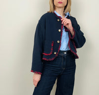 Chanel blu con profili rossi