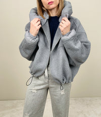 Cappottino corto grigio con cappuccio