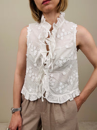 Top in cotone con fiori applicati
