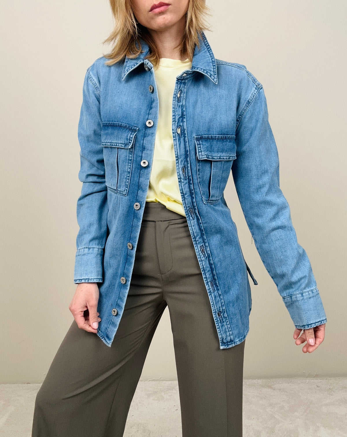 Overshirt in jeans con cintura in vita