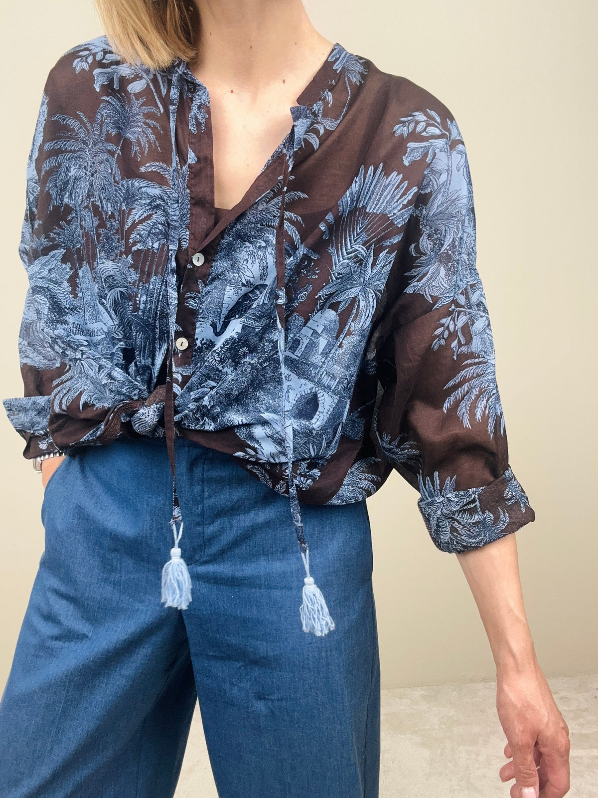 Camicia in mussola fondente e azzurro