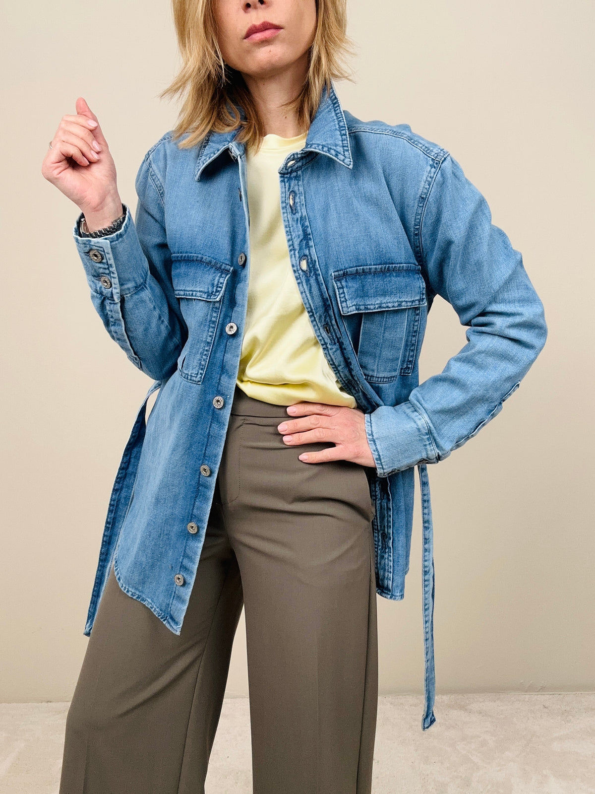 Overshirt in jeans con cintura in vita