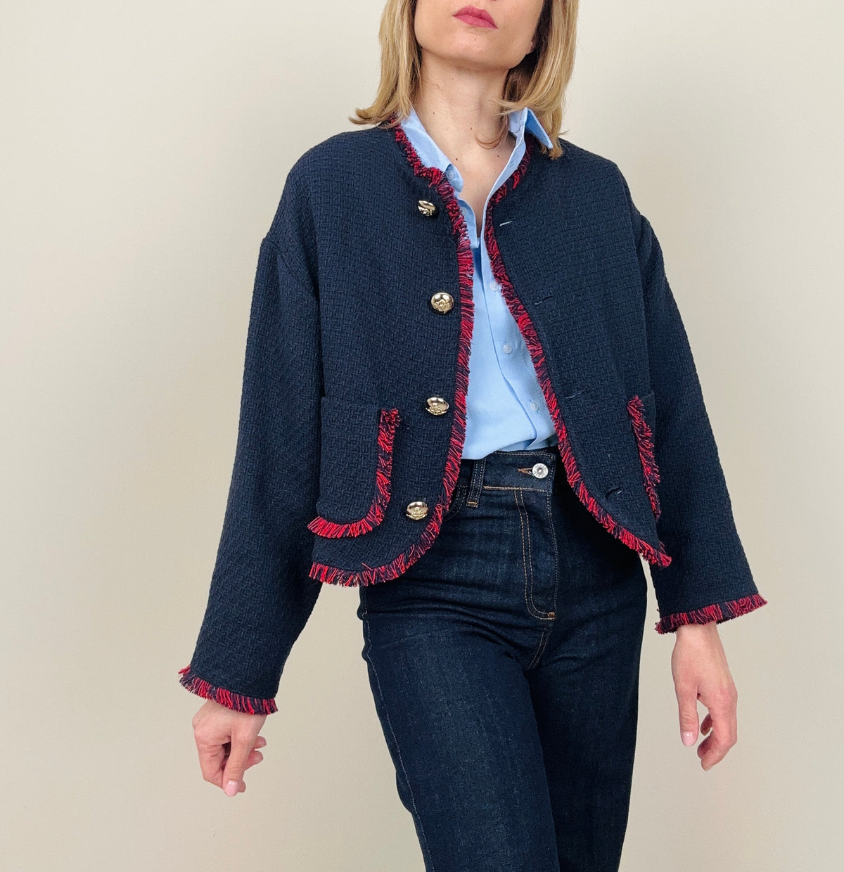 Chanel blu con profili rossi