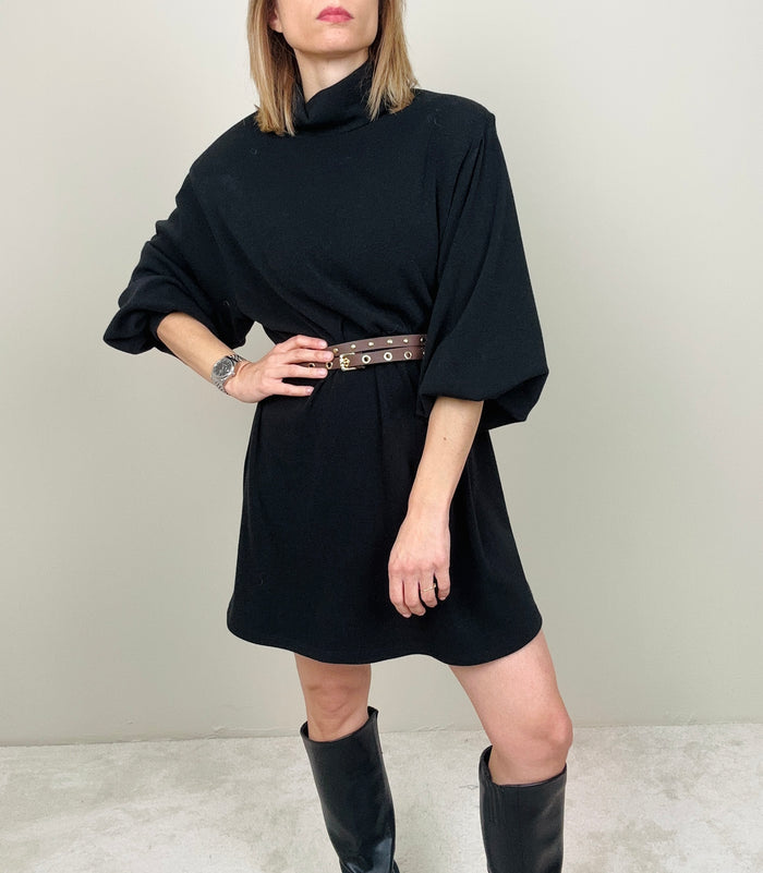 Abito in maglia con cintura