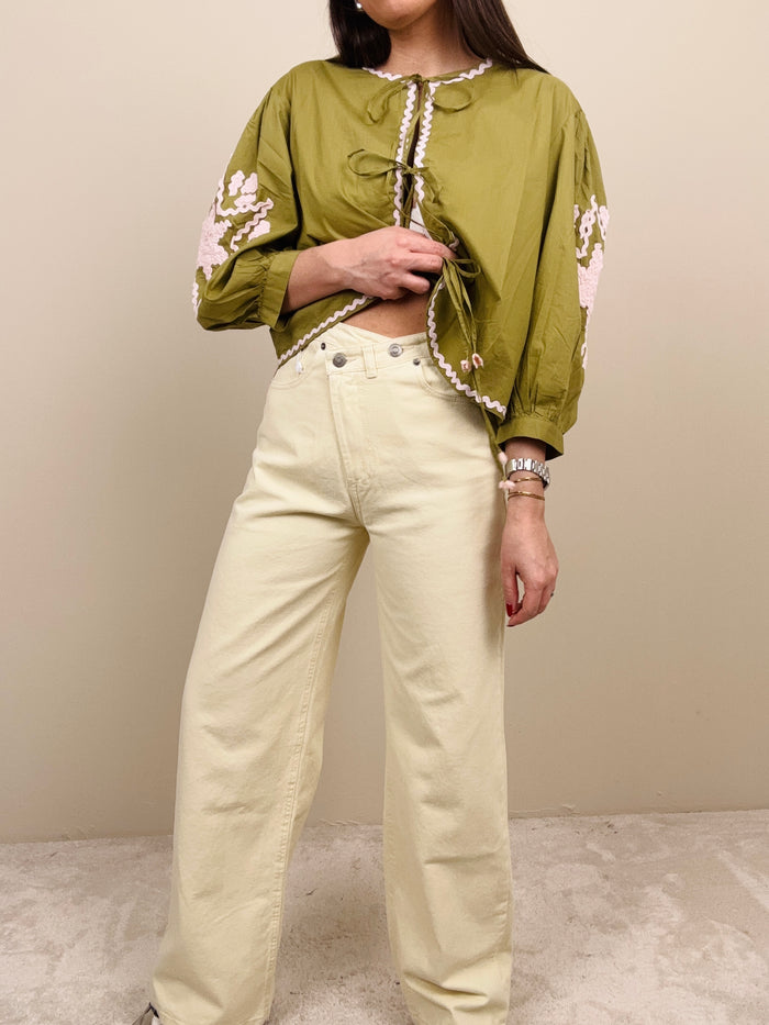 Jeans burro con chiusura svasata