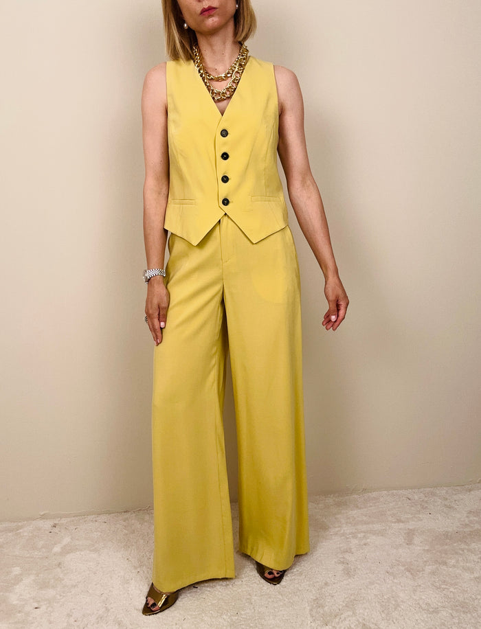 Completo pantaloni e gilet giallo
