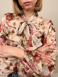 Camicia con fiocco crema