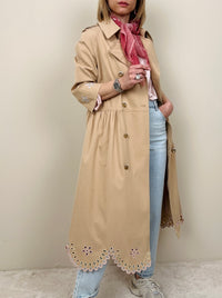 Trench con ricami
