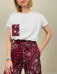 T-shirt con taschino bandana bordeaux