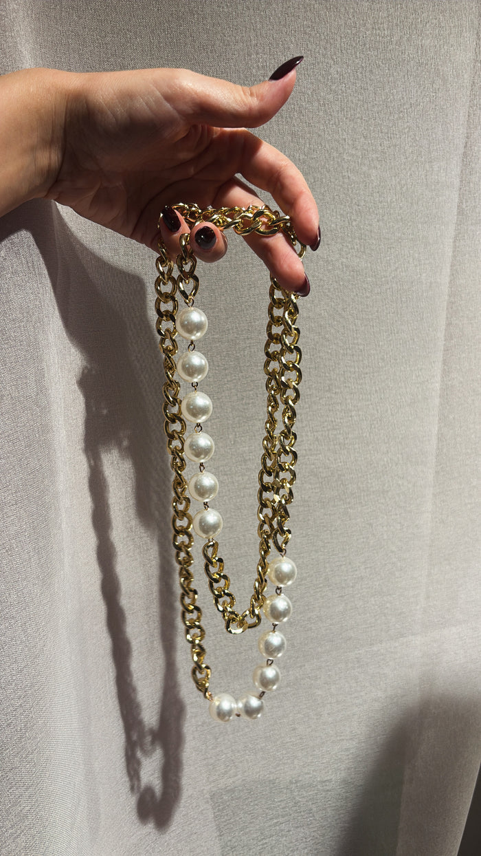 Collana lunga con perle