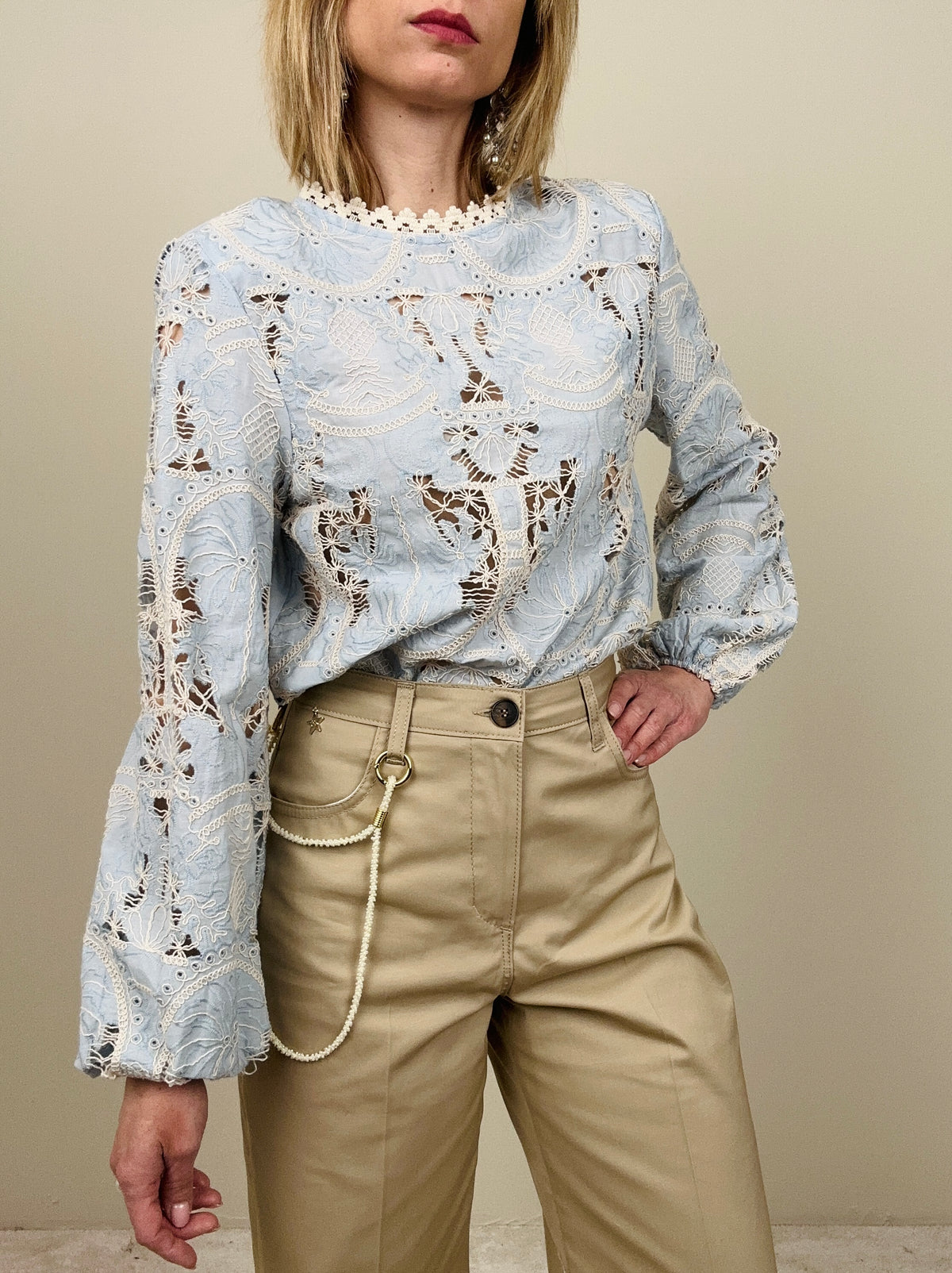 Camicia cielo ricamata
