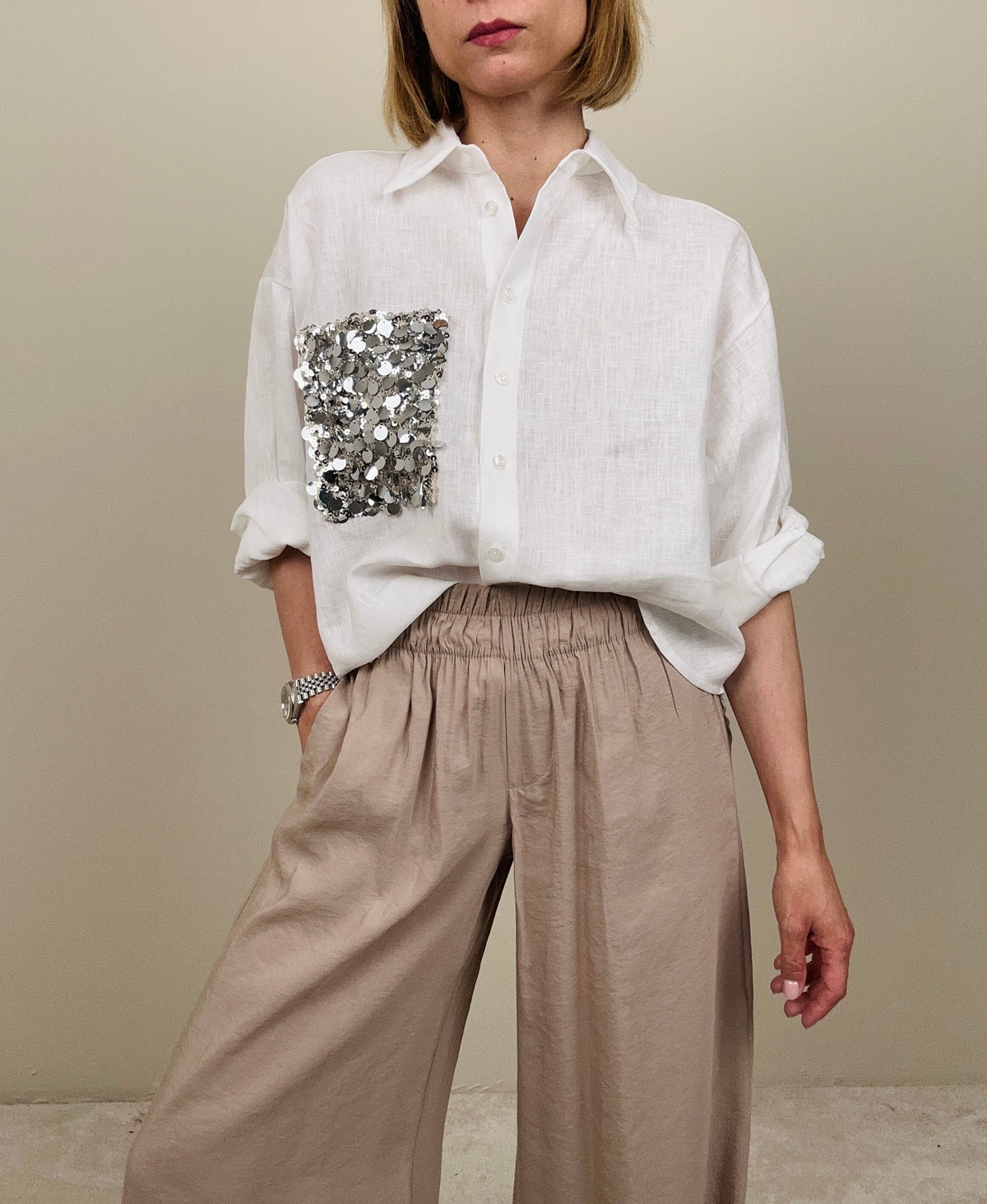 Camicia in lino bianca con taschina paillettes