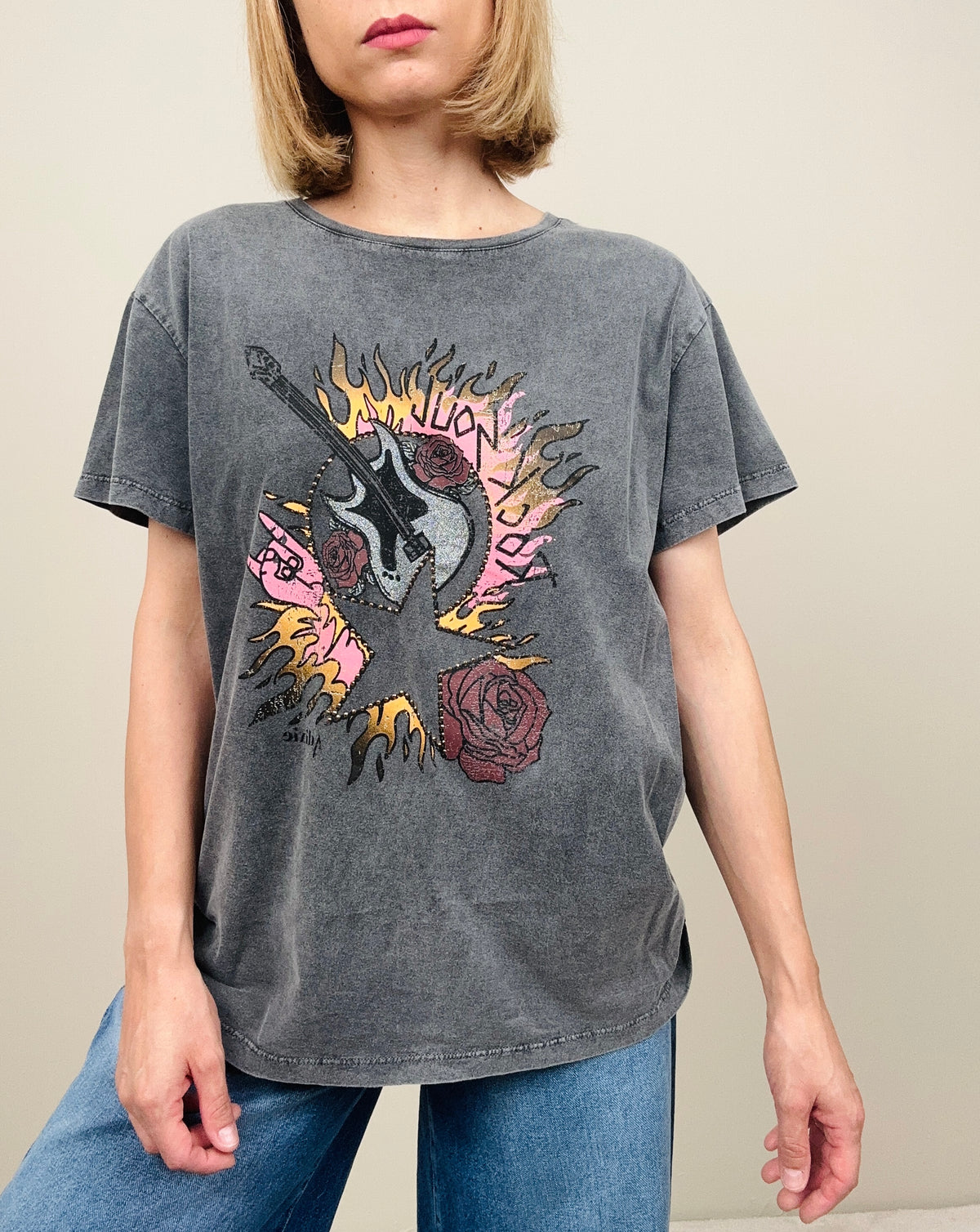 T-shirt grigia con stampa