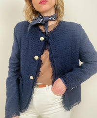 Chanel blu con bottoni gioiello