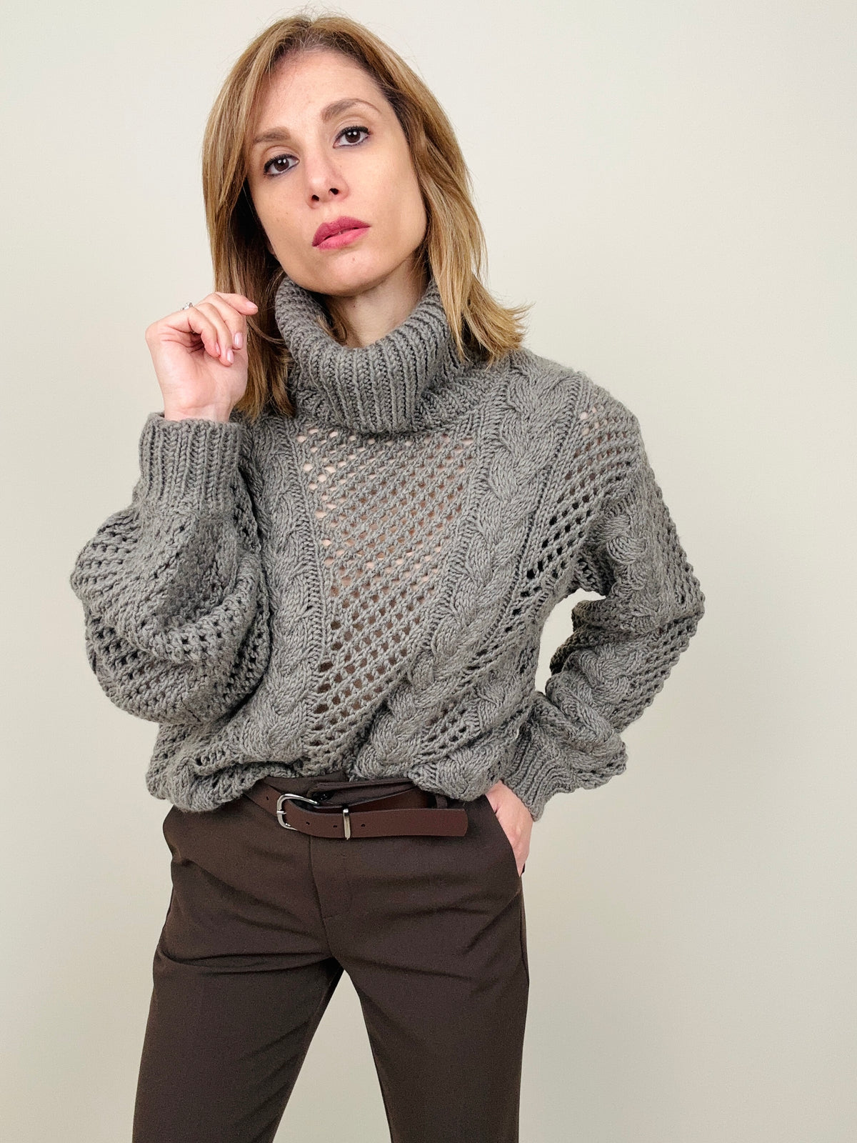 Maglione collo alto taupe