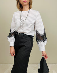 Camicia gessata con inseriti in pizzo
