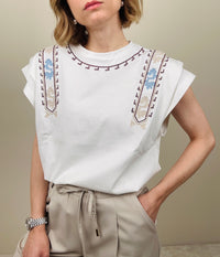 T-shirt con ricami