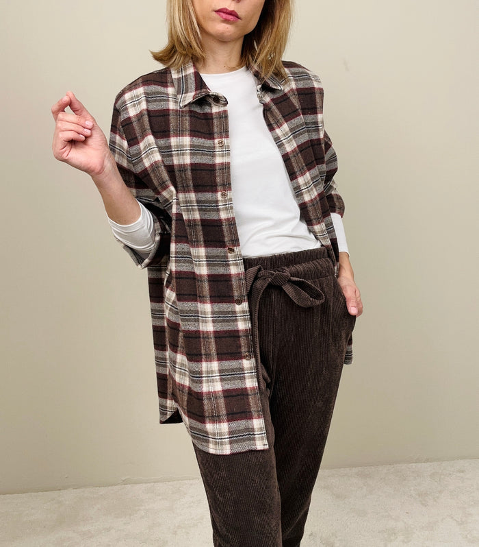 Camicia check con dettaglio rosso