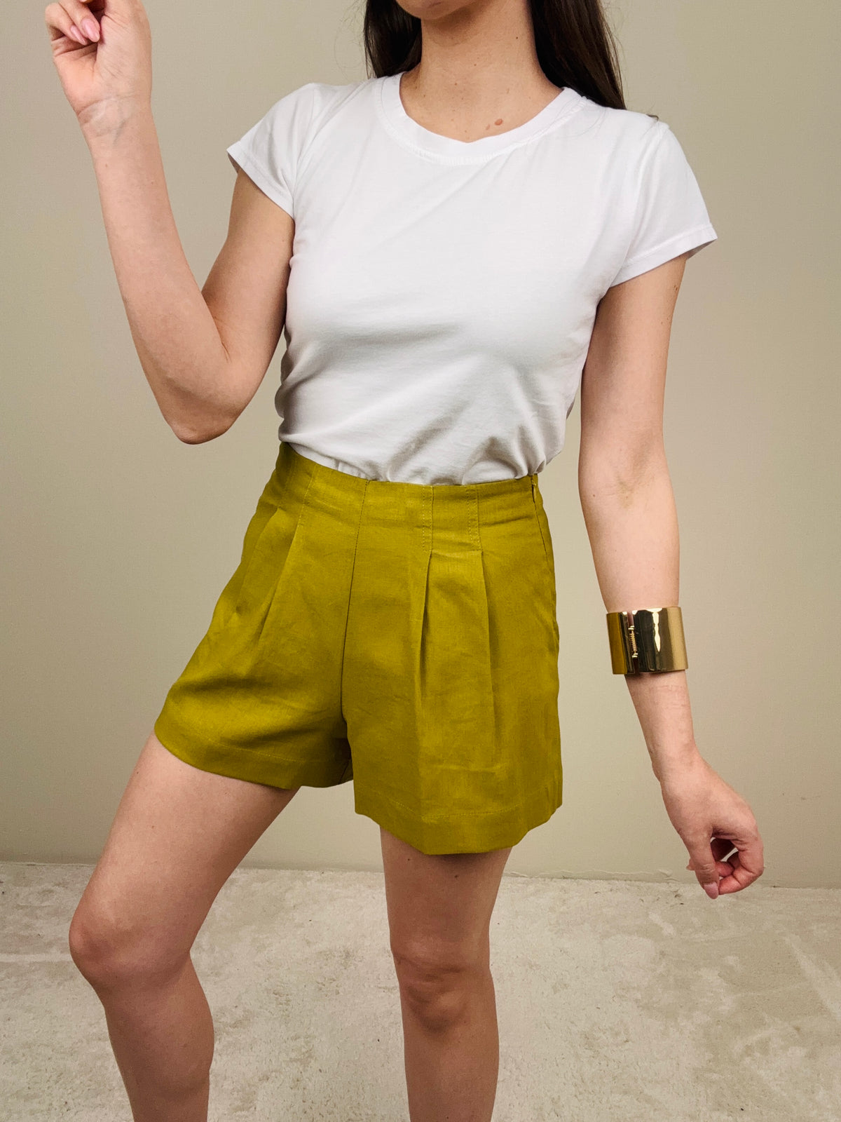 Short in lino color cedro