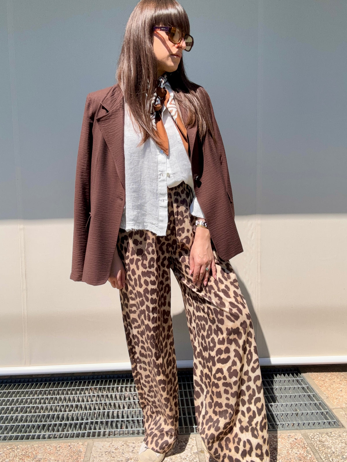 Camicia in lino bianca dettagli sfrangiati
