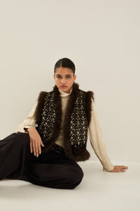 Gilet con pelo e paillettes