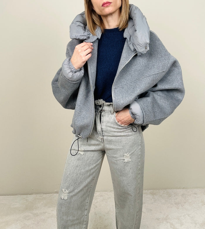 Cappottino corto grigio con cappuccio