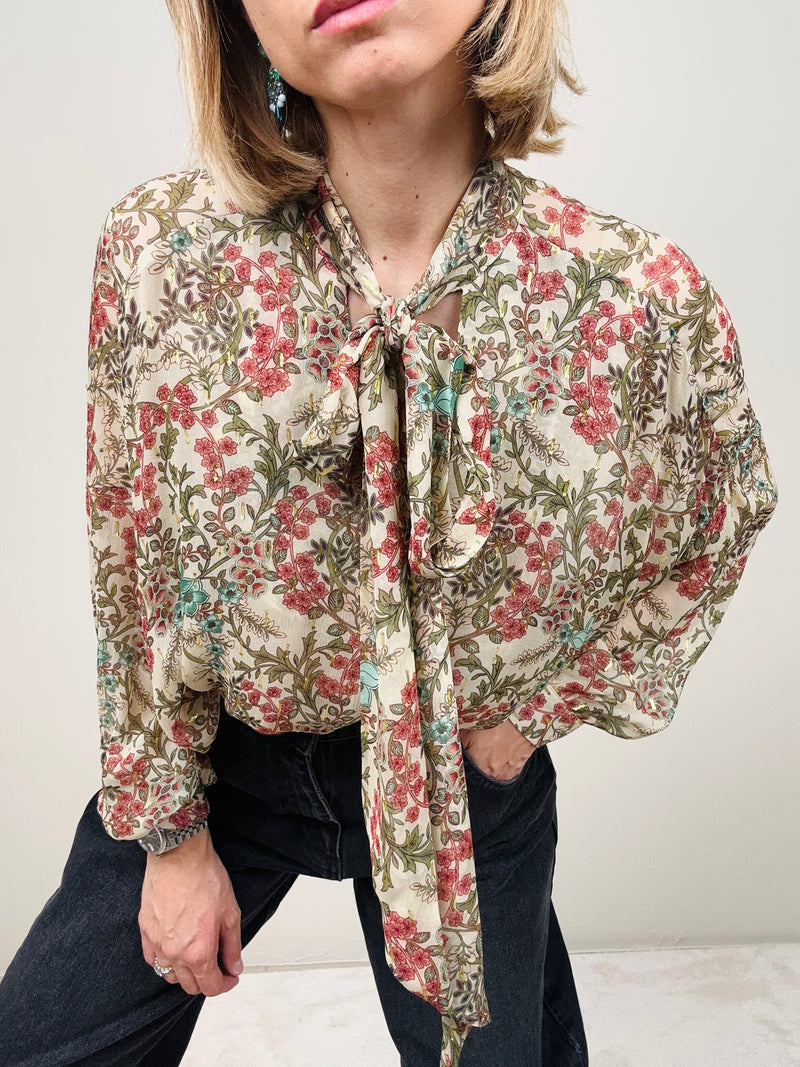 Camicia fantasia e fiocco