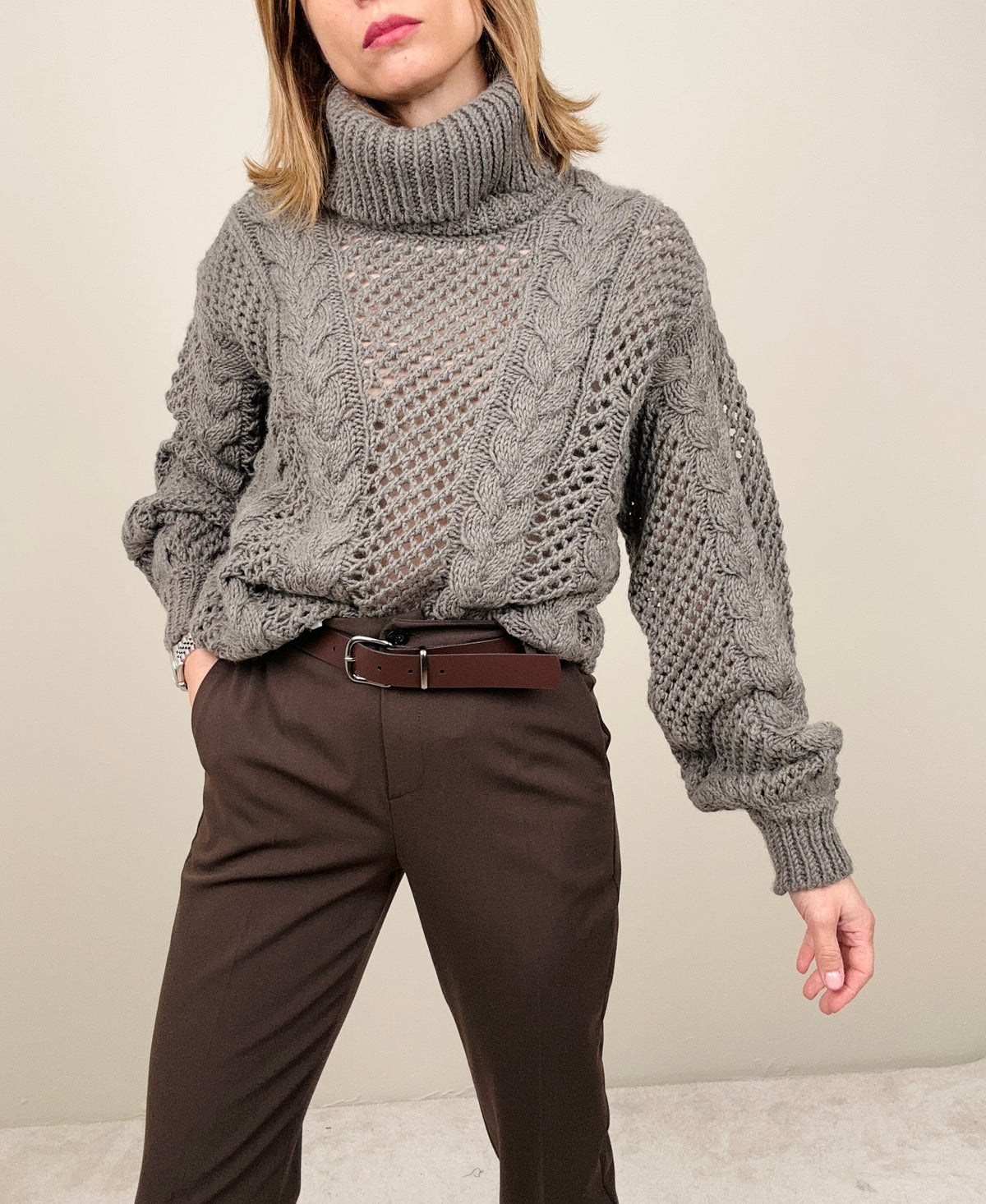 Maglione collo alto taupe