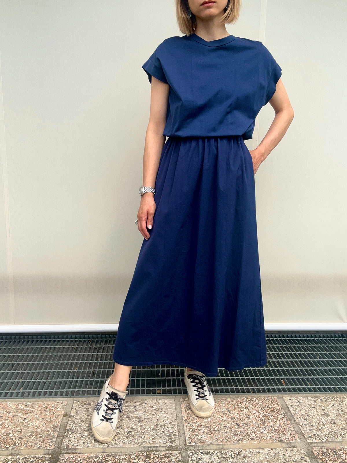 Abito blu con elastico in vita