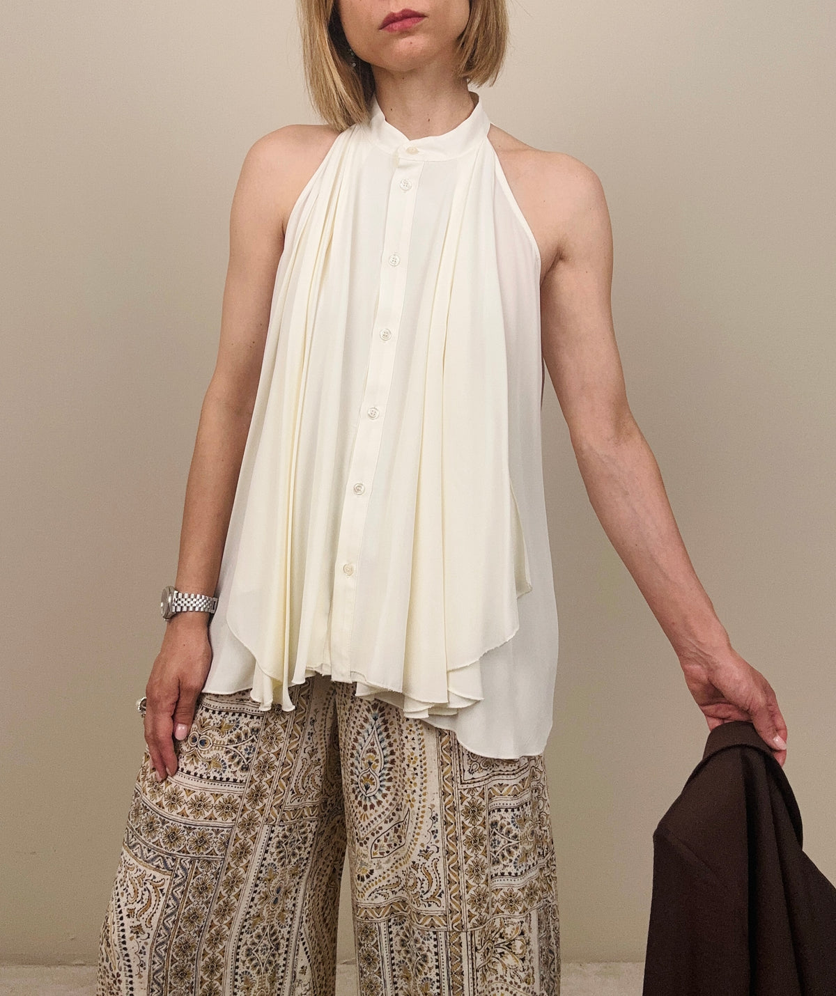 Top smanicato con bottoni