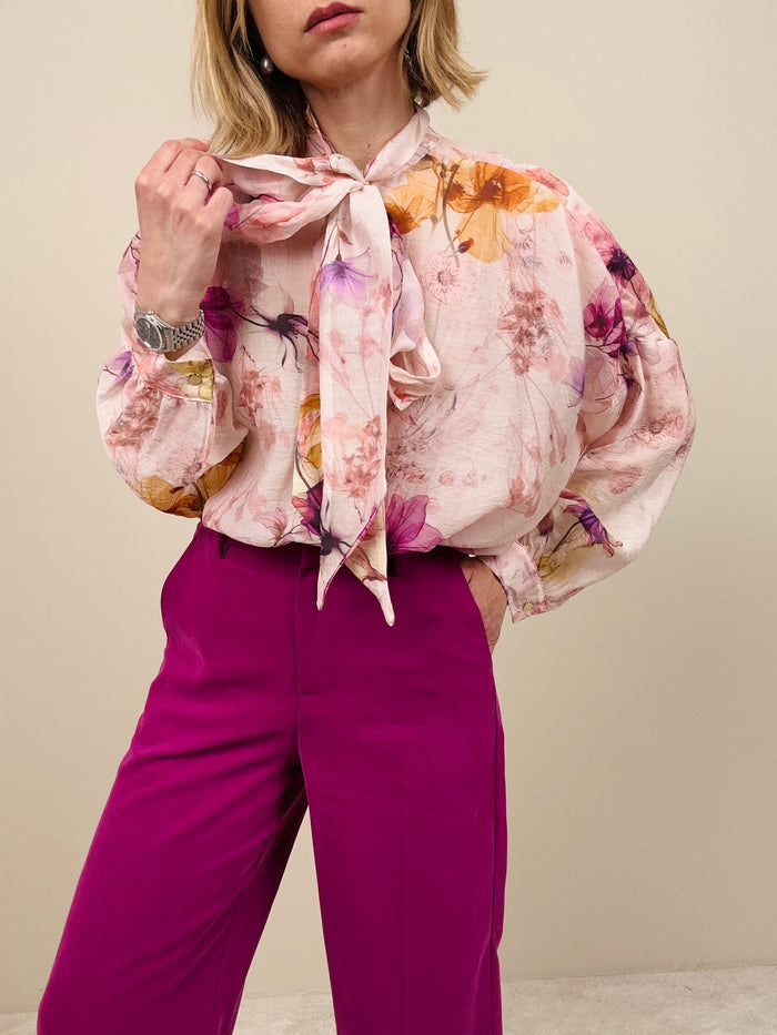 Camicia floreale rosa con fiocco