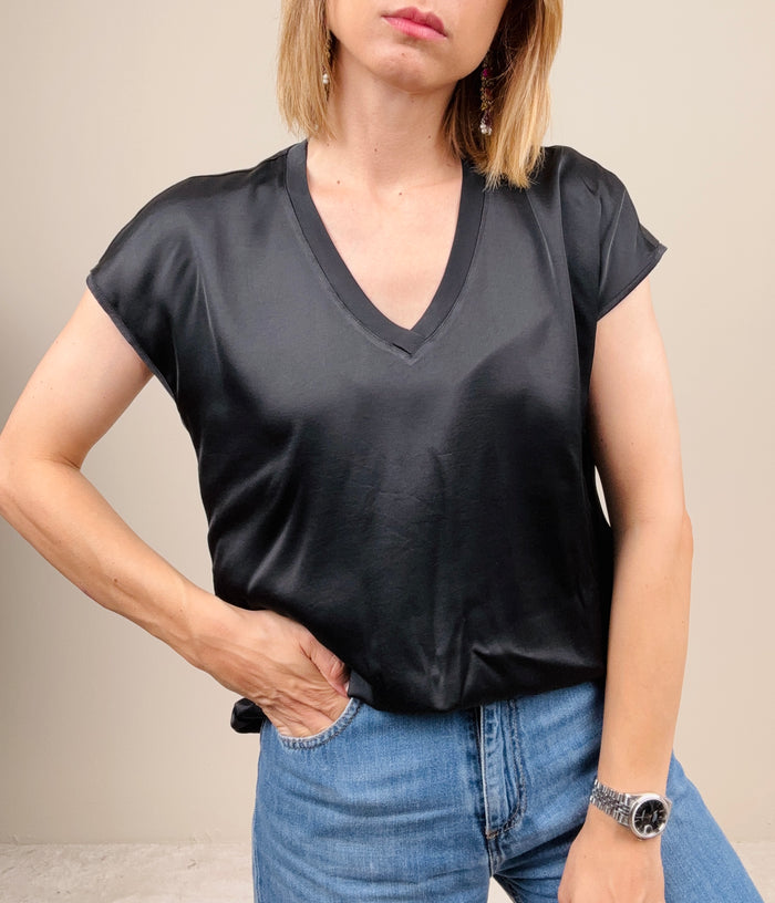 Blusa nera scollo a V