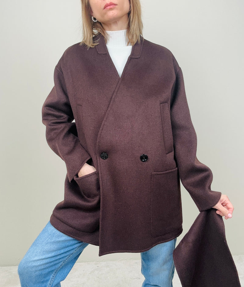 Cappotto cioccolato con sciarpa