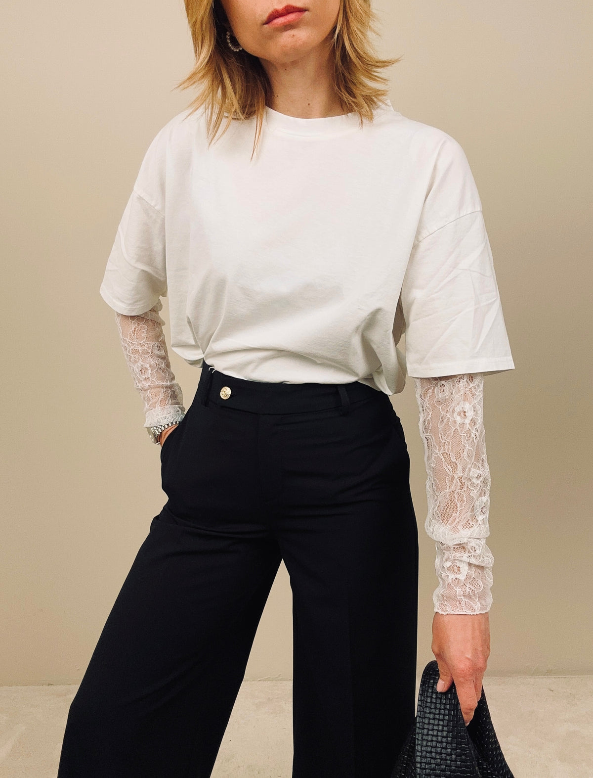 T-shirt con manica in pizzo (più colori)