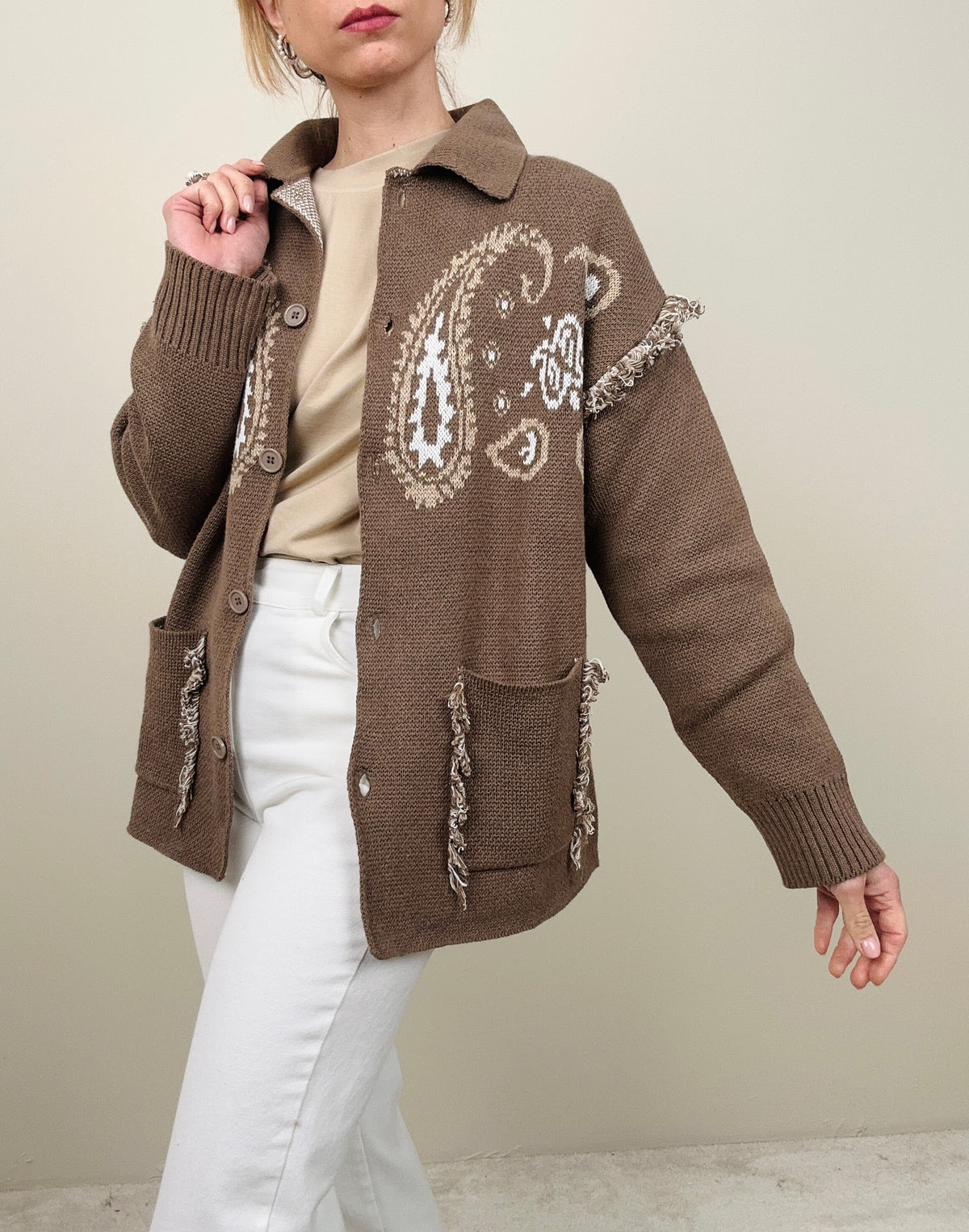 Cardigan con colletto e bottoni