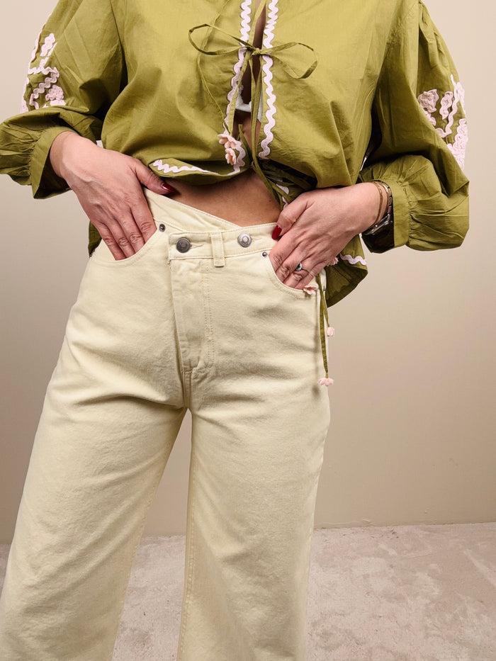 Jeans burro con chiusura svasata