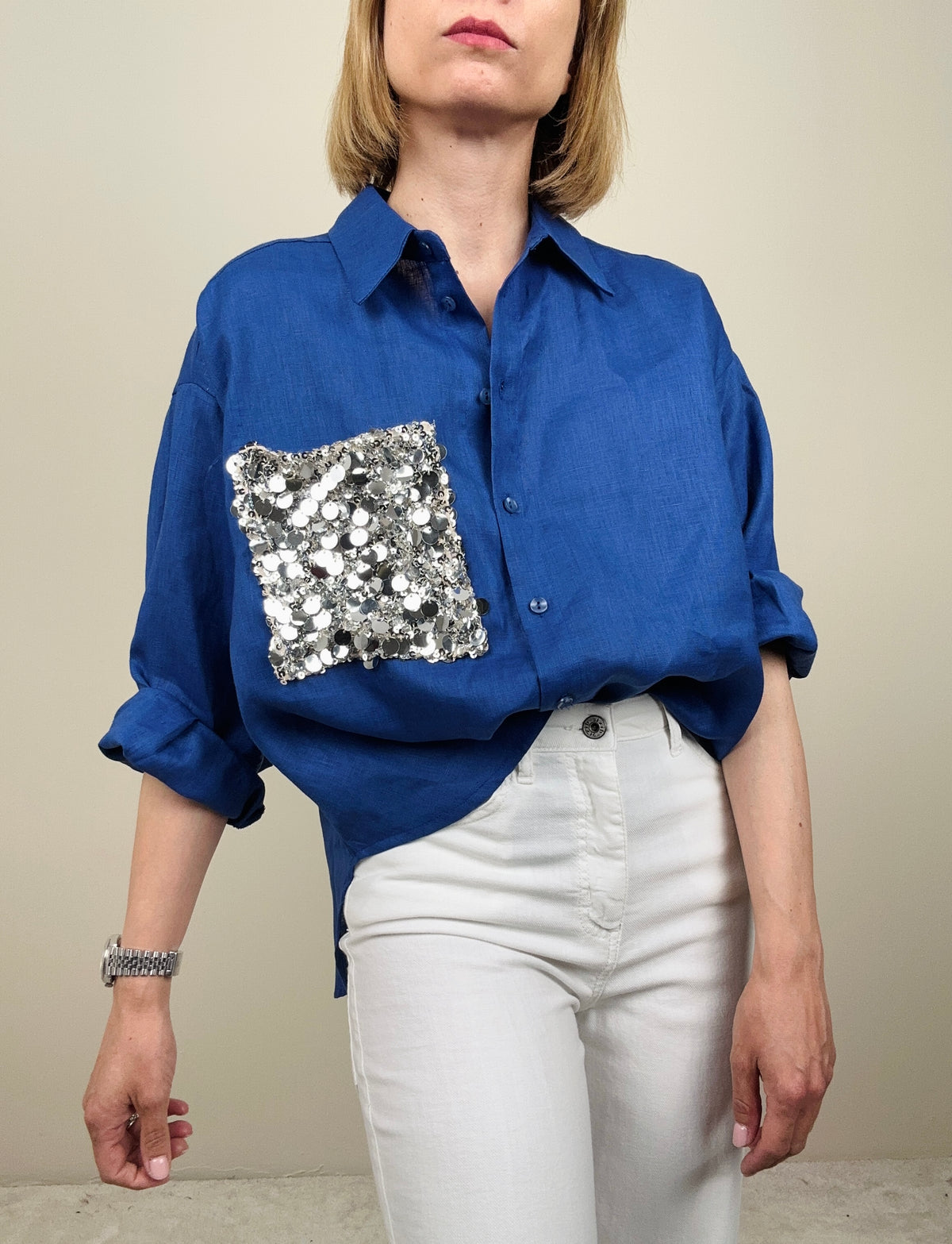 Camicia in lino bluette con taschina paillettes