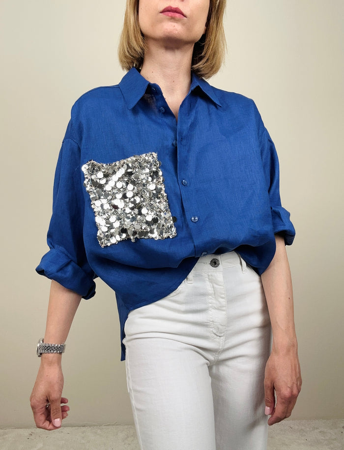 Camicia in lino bluette con taschina pailettata