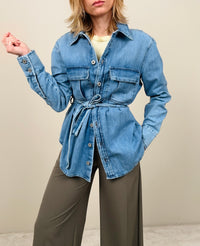 Overshirt in jeans con cintura in vita