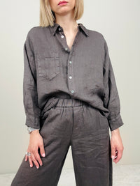 Camicia in lino marrone dettagli sfrangiati