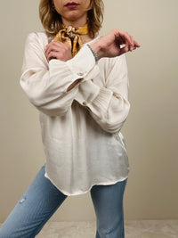 Blusa con bottone gioiello