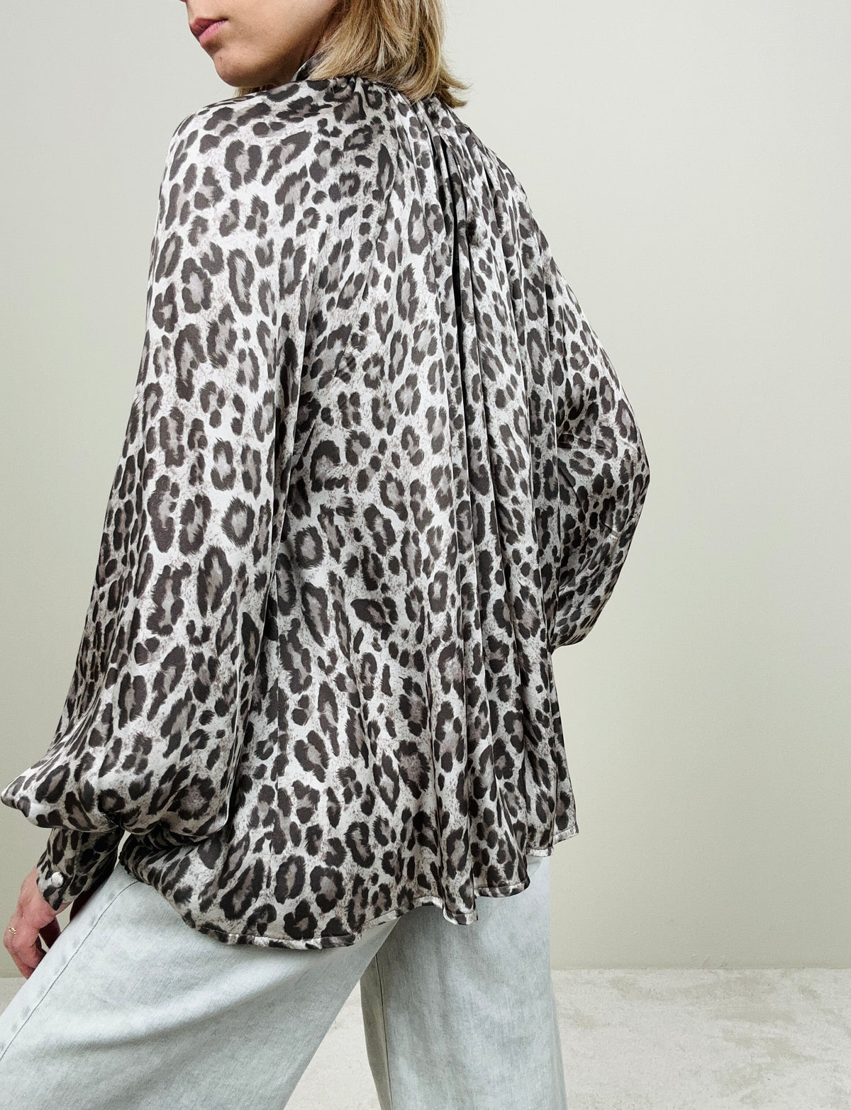 Camicia animalier con fiocco