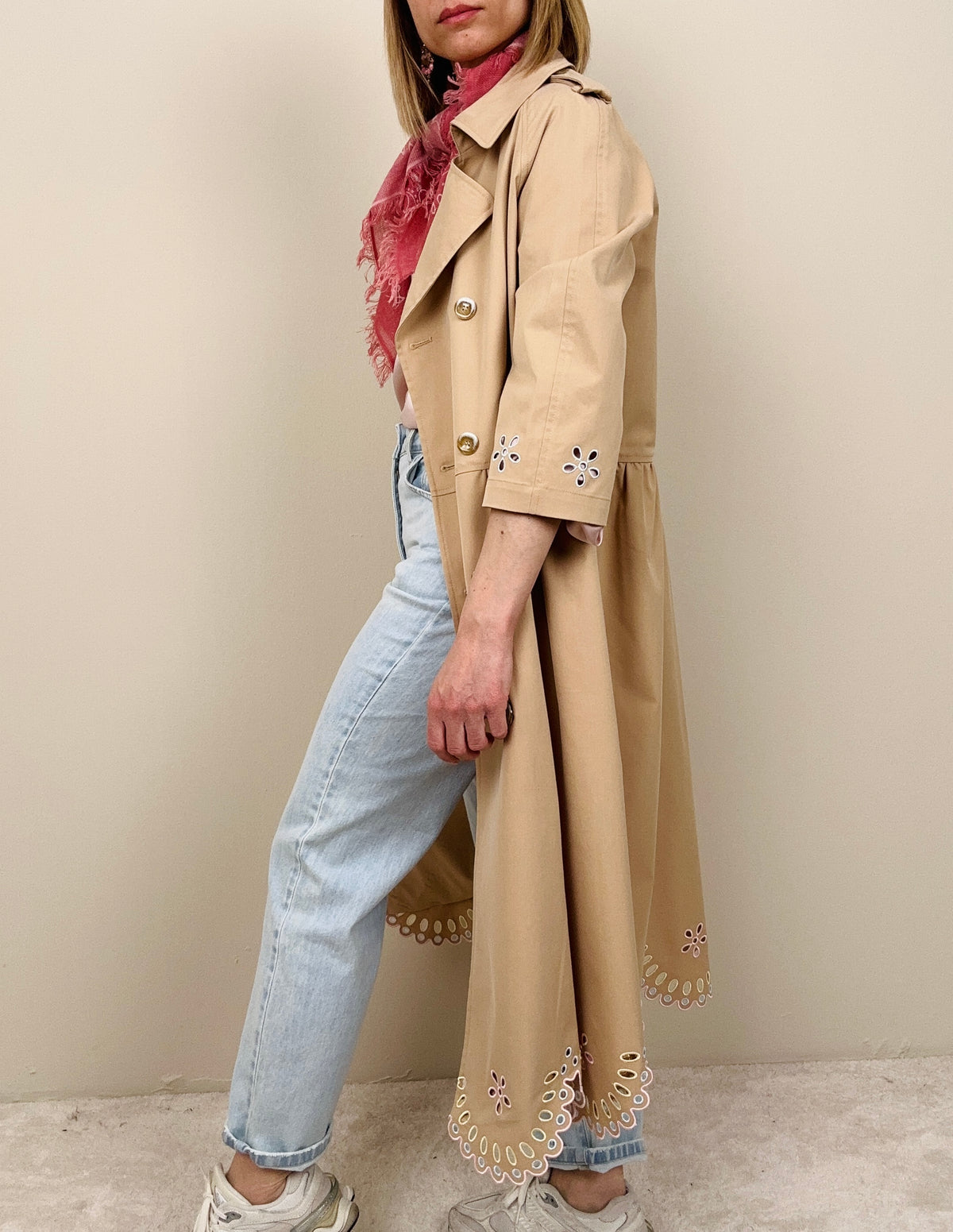 Trench con ricami