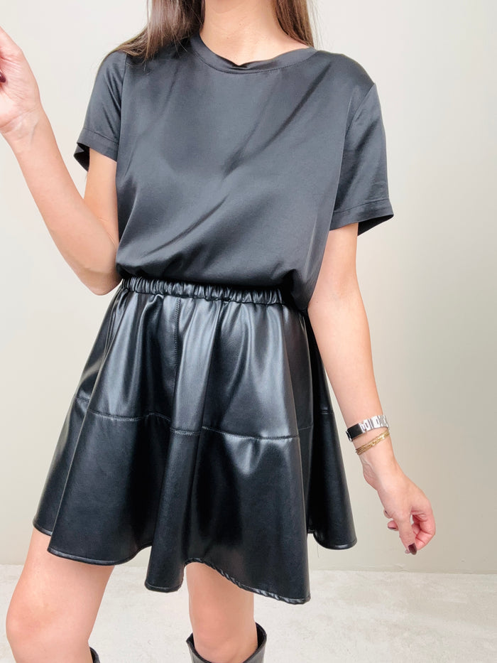 Gonnellina ecopelle nera