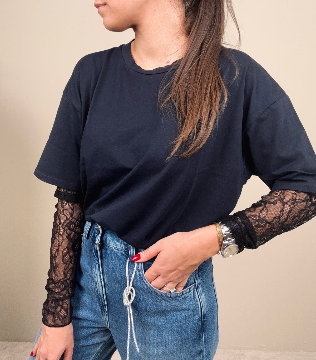 T-shirt con manica in pizzo (più colori)