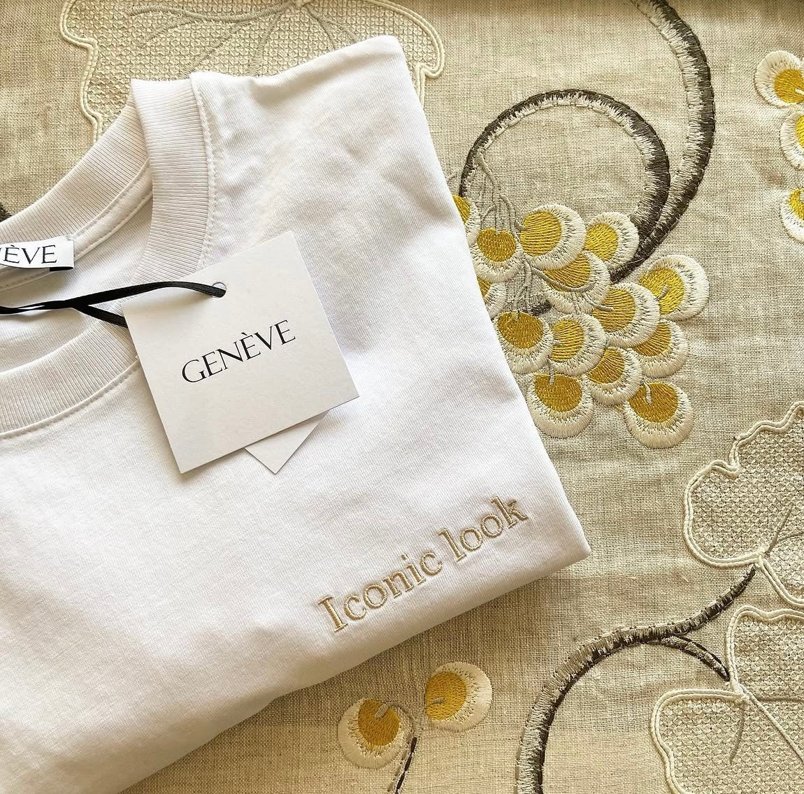 T-shirt Iconic look (più colori)